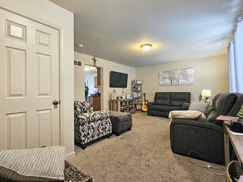 Building Photo - 29 Christy Ct