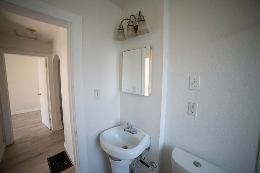 Building Photo - 2705 Palmer Ave