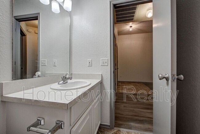 Building Photo - 16416 Oconee Creek Dr