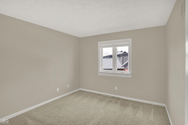 Building Photo - 3037 Golfview Dr