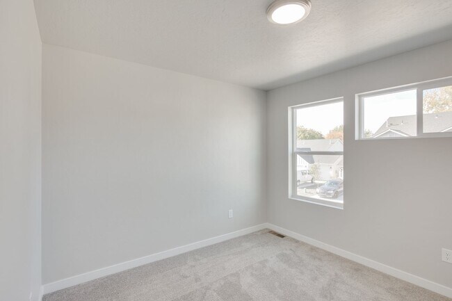 Building Photo - 1676 S Sunseeker Ln