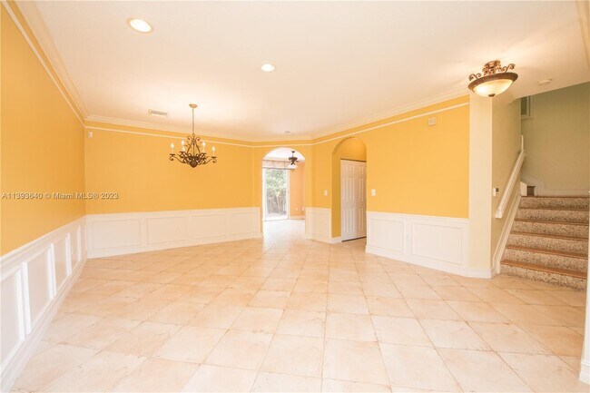 Building Photo - 731 SE 1st St