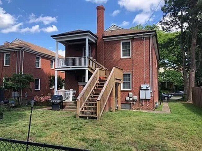 Building Photo - 420 Roseneath Rd