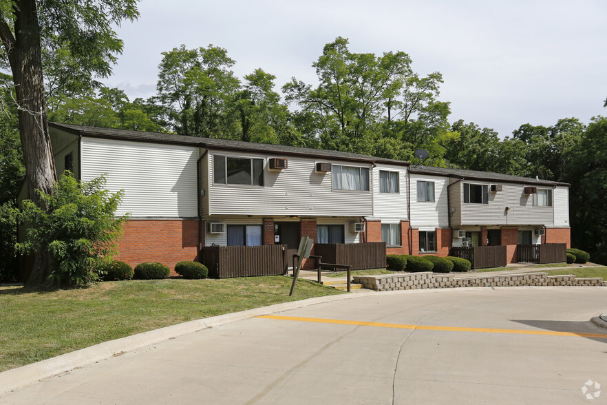 Primary Photo - Sunset Hills Apartments