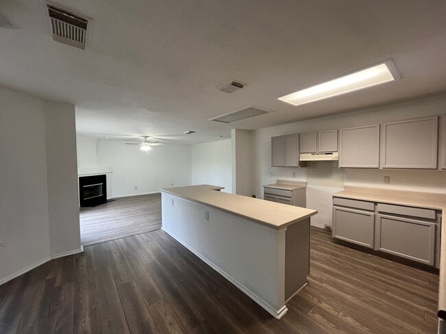 Building Photo - 8419 Manderly Pl