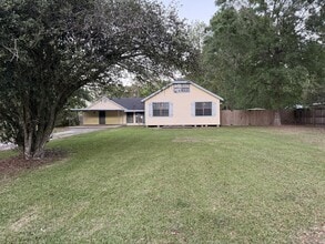 Building Photo - 65 Hooks Rd