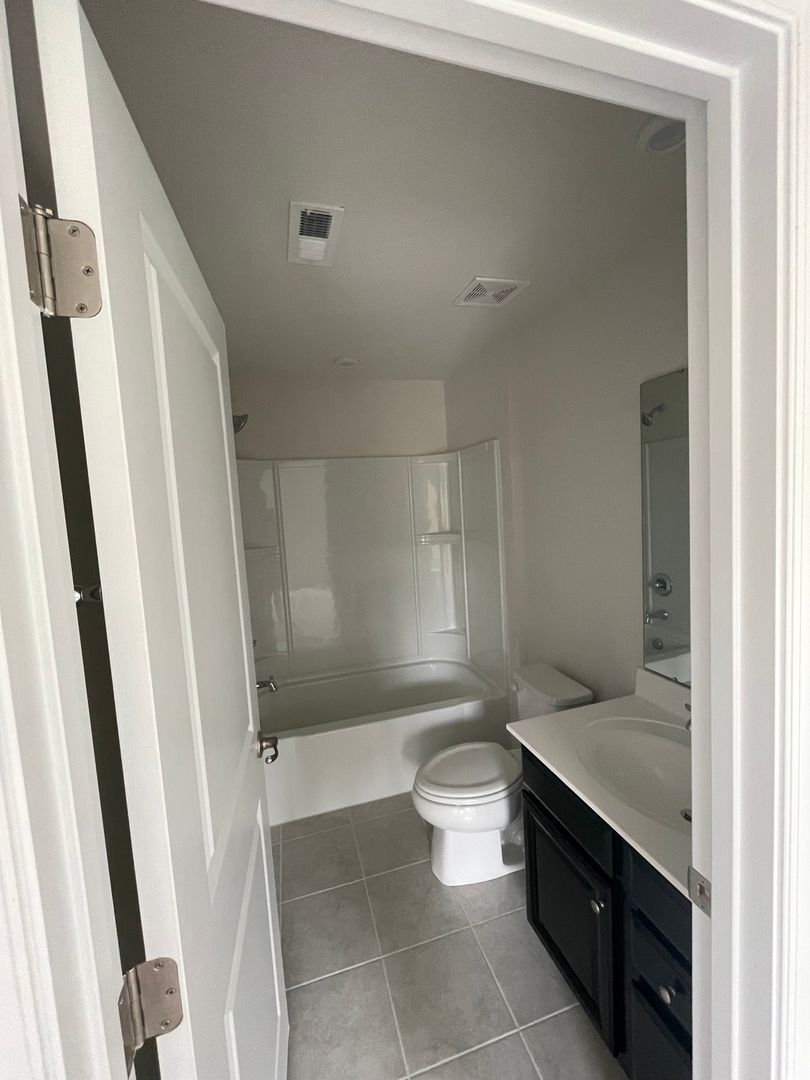 Building Photo - 640 Crudent Rd