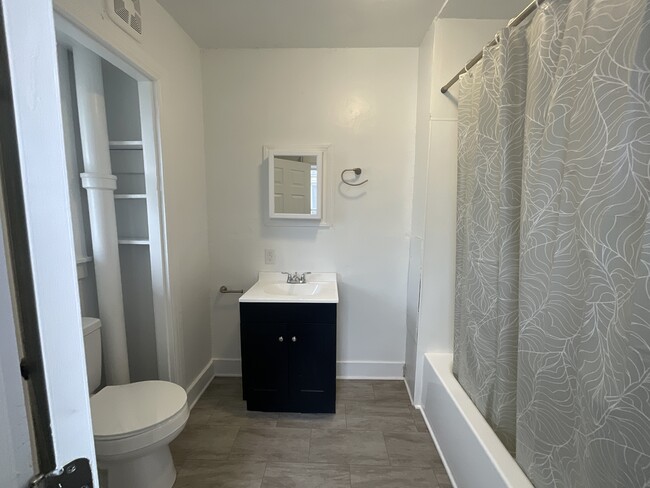 Building Photo - 650 W College Ave