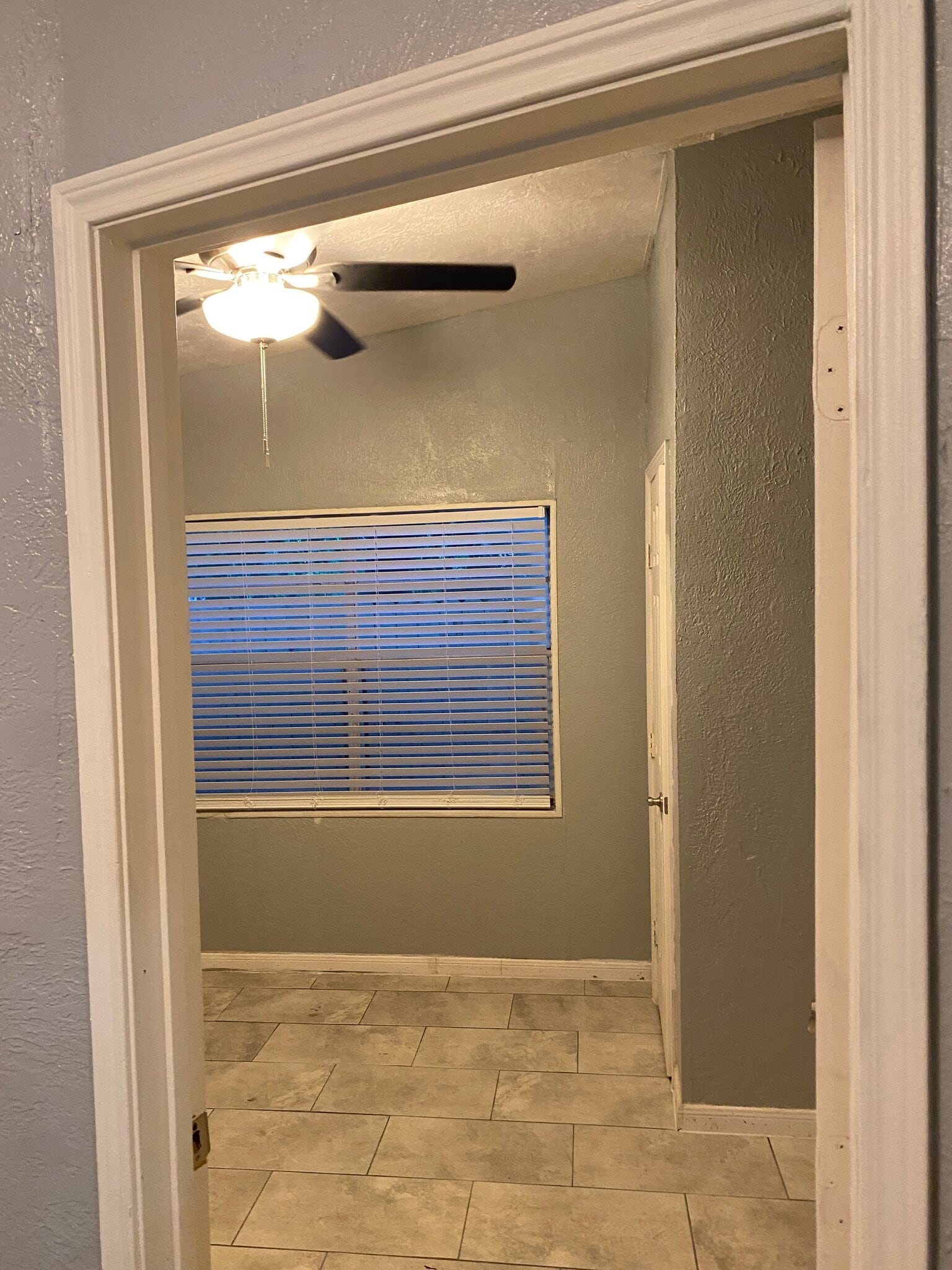 Building Photo - 418 E 1st St