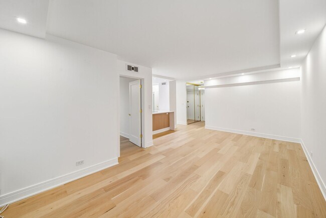 Building Photo - 88 W Schiller St