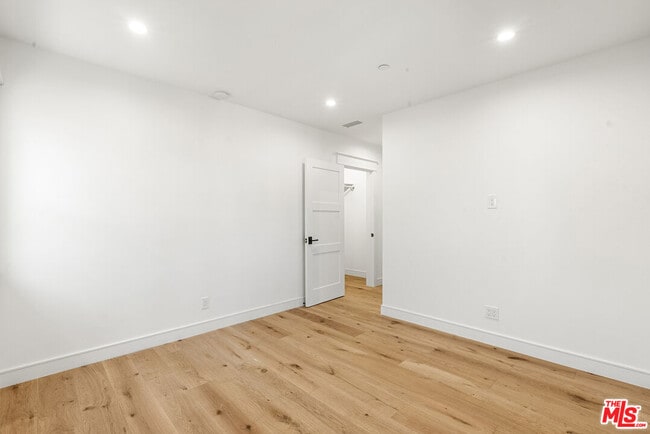 Building Photo - 420 N Frederic St