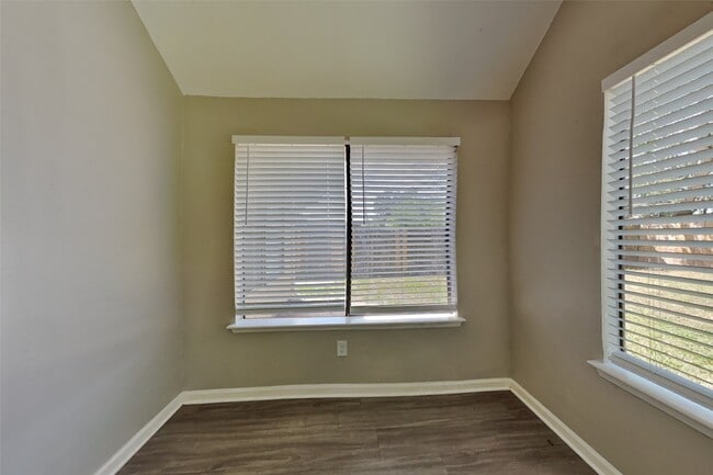 Building Photo - 7323 Livery Ln