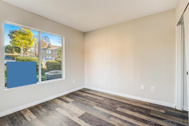 Building Photo - 330 Isthmus Way