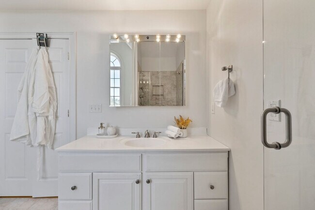 Building Photo - 45 Conklingtown Rd