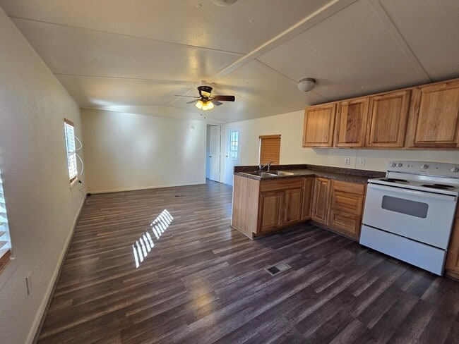 Building Photo - 104 Clark St