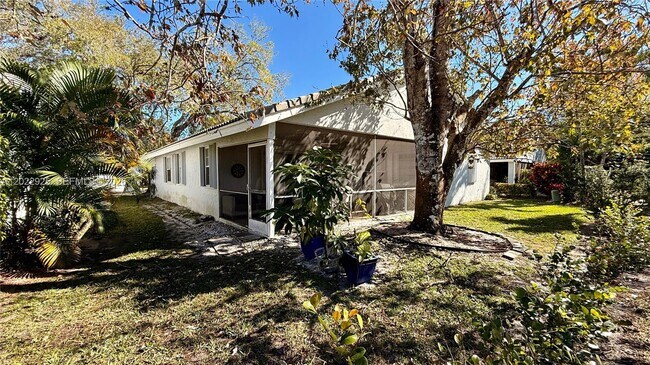 Building Photo - 5470 Pine Cir