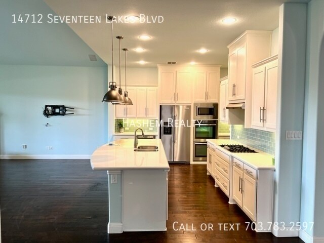 Building Photo - MOVE IN SPECIAL!!!!
