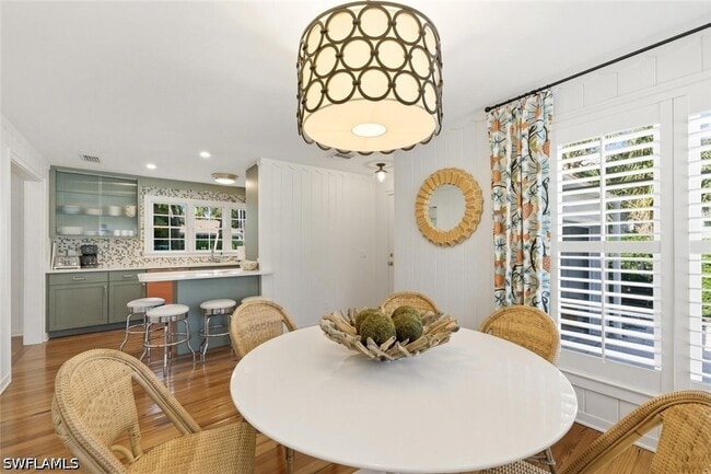 Building Photo - 92 10th Ave S