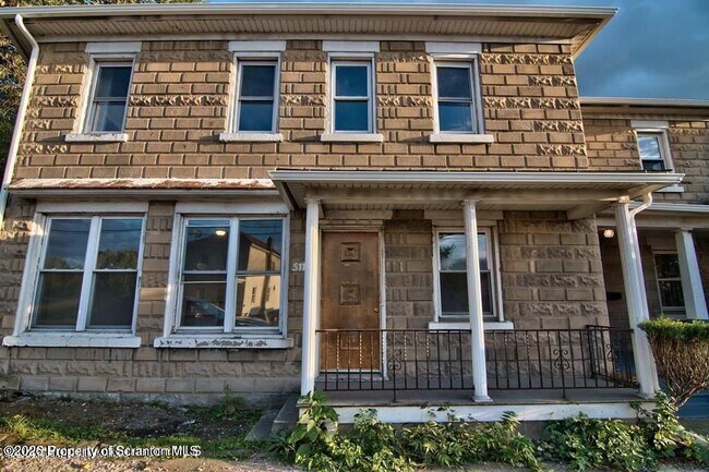 Building Photo - 511 N Main St