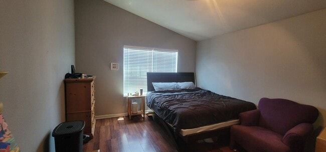 Building Photo - MODERN 3/2 w/ Garage, Fenced Yard, Washer/...