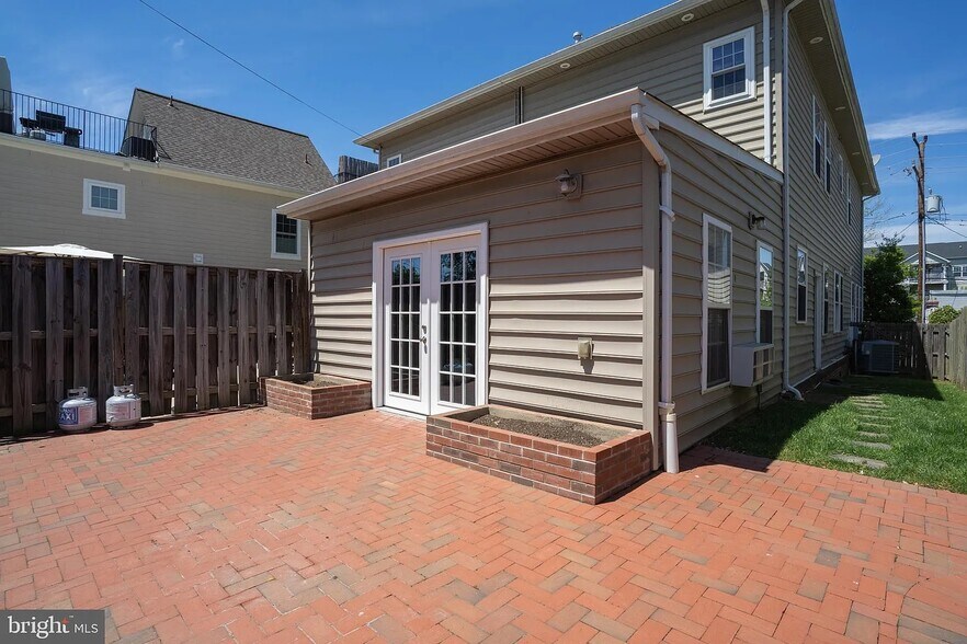 Building Photo - 19 E Reed Ave