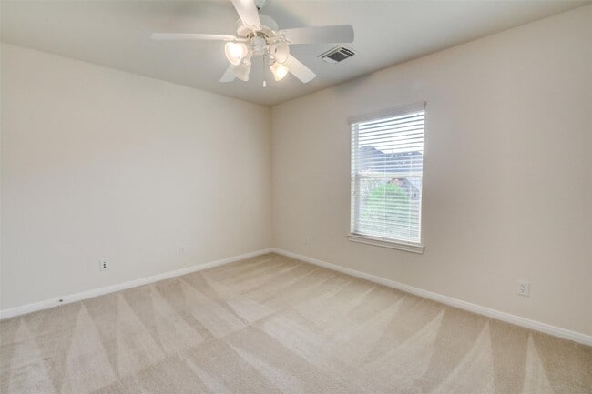 Building Photo - 9115 Memorial Valley Dr