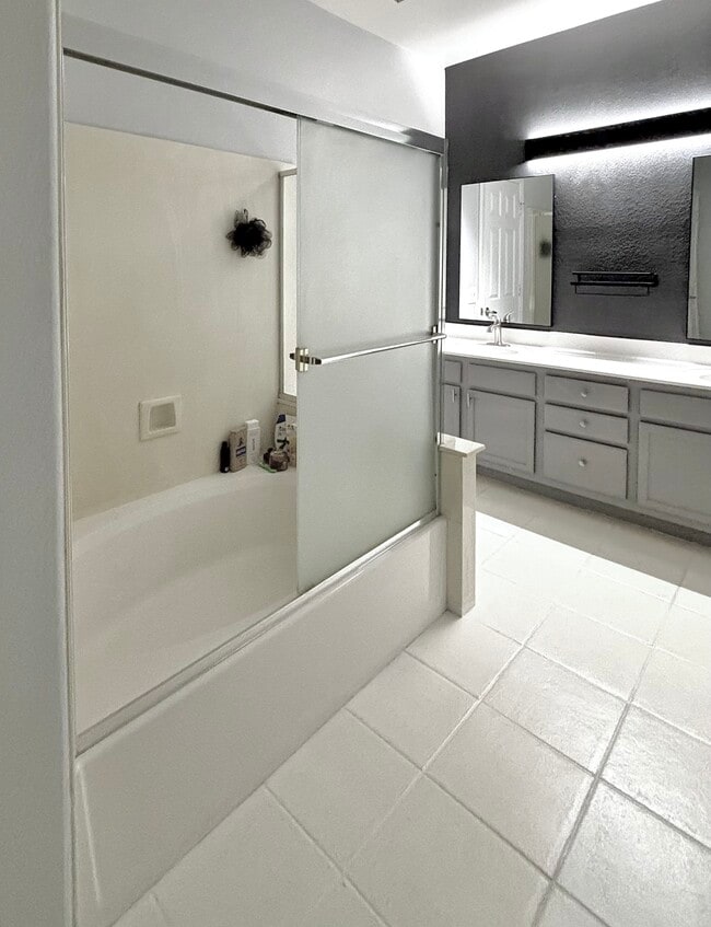 Building Photo - 10410 N Cave Creek Rd