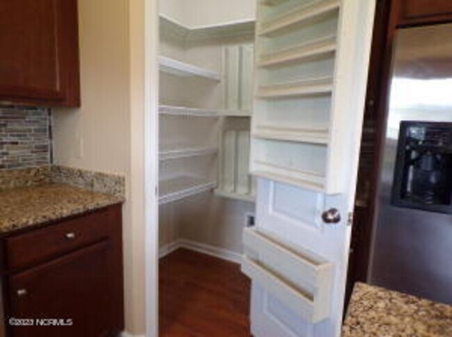 Building Photo - 4 Bedroom 2.5 Bathroom home located in Carolina Subdivision