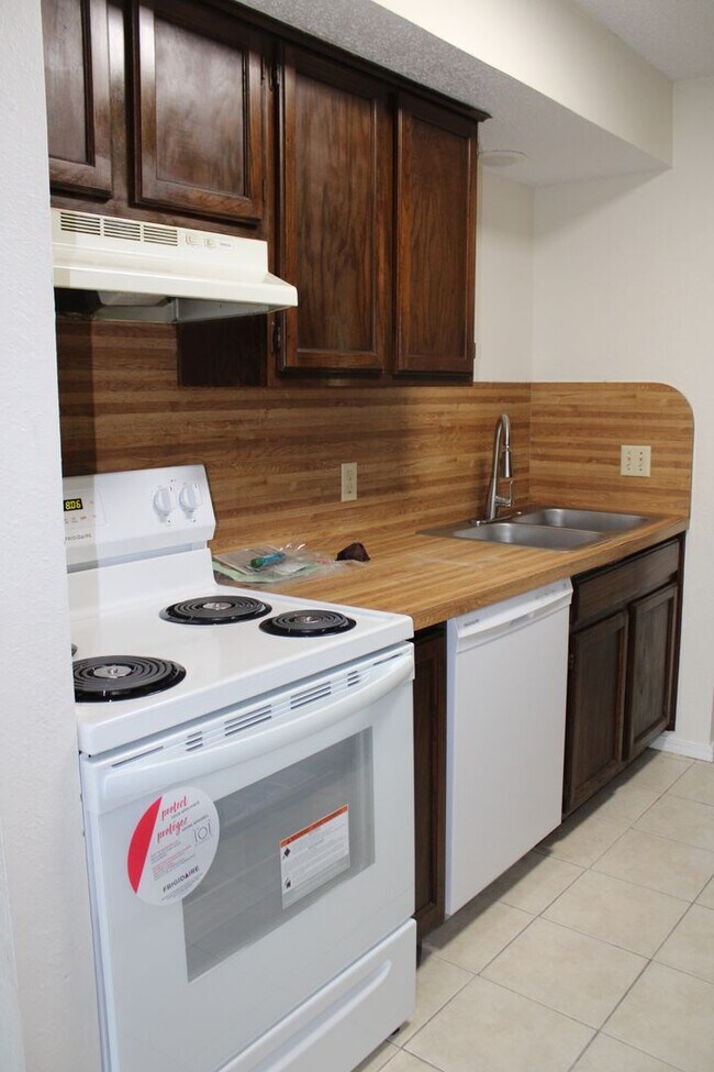 Building Photo - All Appliances!