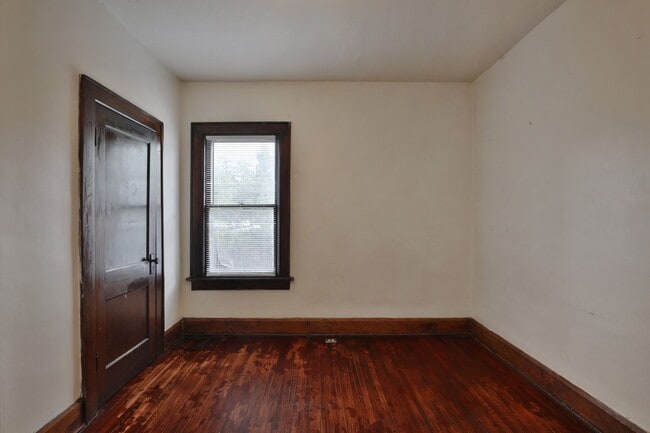 Building Photo - 2142 Summit St