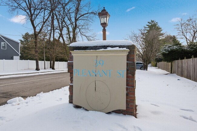 Building Photo - 39 Pleasant St