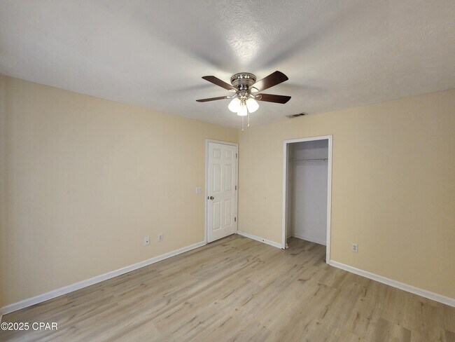 Building Photo - 5434 Sunset Ave