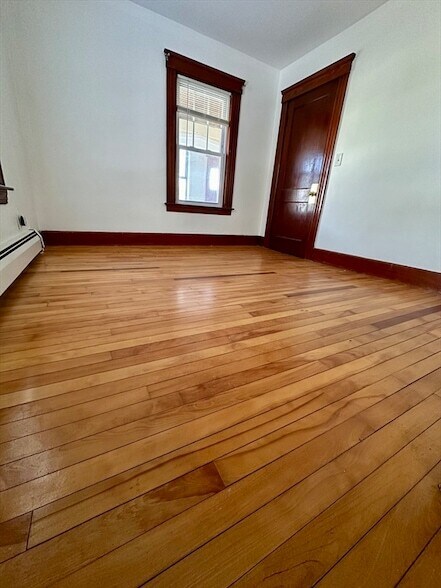 Building Photo - 58 Oxford St N