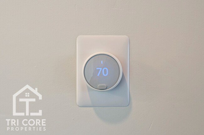 Building Photo - ?? 1 MONTH FREE + FREE PET RENT | Spacious 2BR Townhome w/ 2-Car Garage + Smart Home Features