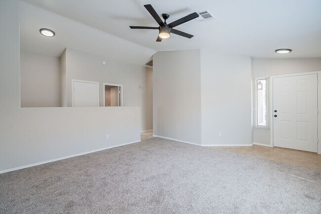 Building Photo - Mesa home near Skyline Park!