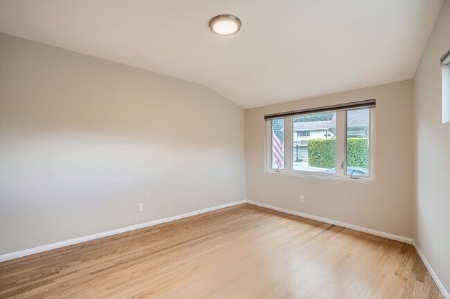 Building Photo - 3766 Willowcrest Ave