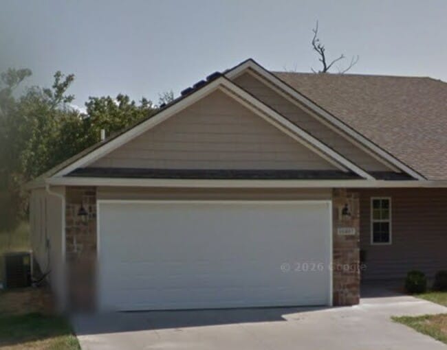 Building Photo - 10407 E 45th Terrace