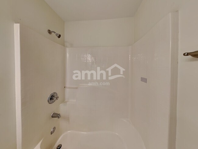 Building Photo - 811 Buffington Way