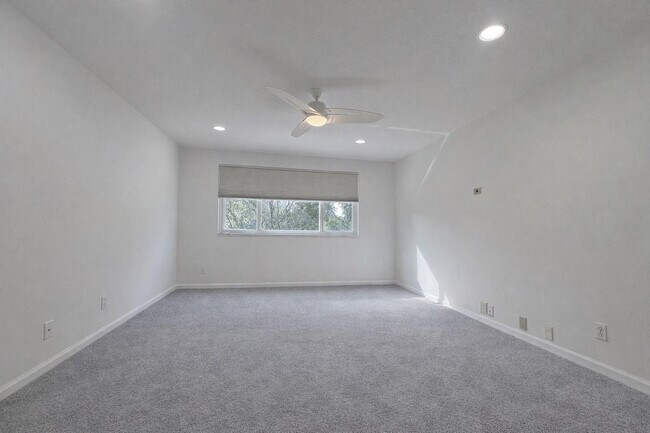 Building Photo - 12634 NW 56th Dr