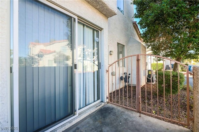Building Photo - 6833 Coral Rock Dr