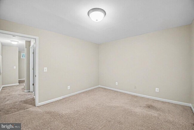 Building Photo - 16200 Edgewood Dr