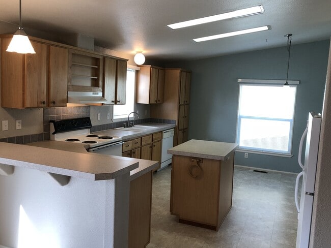 Building Photo - Beautiful and Convenient Turner Location!