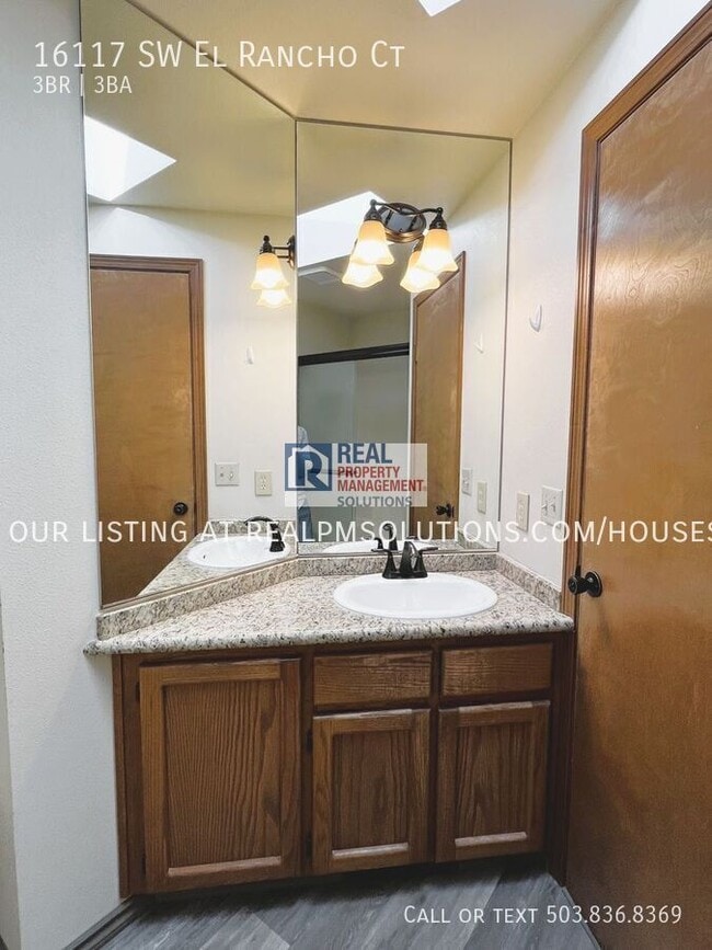 Building Photo - 16117 SW El Rancho Ct