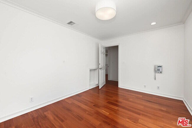 Building Photo - 860 Bronze Ln