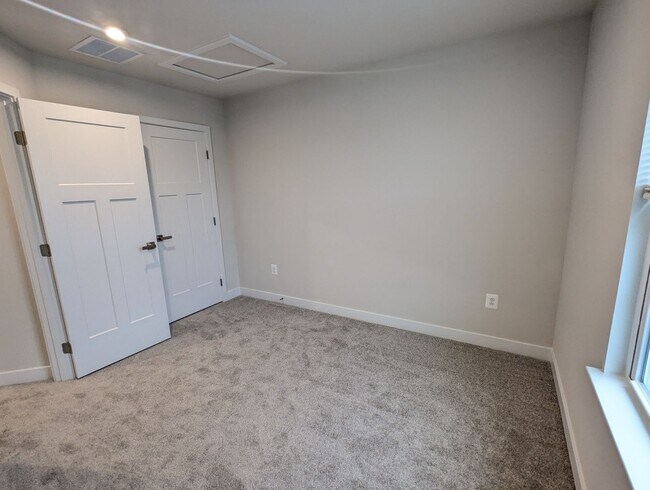 Building Photo - New Build (never lived in) townhouse avail...