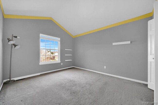 Building Photo - 2565 River Woods Dr N