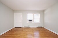 Building Photo - Student-Friendly Ground-Level Apartment Near The School of Data Science