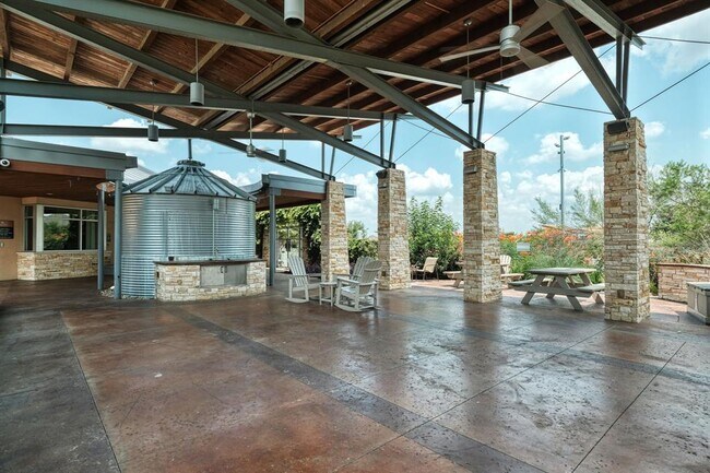 Building Photo - 108 Coral Bean Way