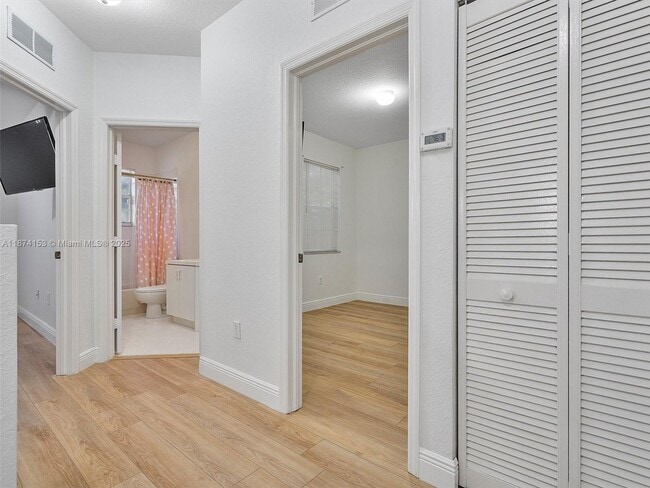 Building Photo - 4964 SW 128th Ave