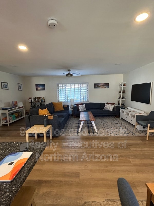 Building Photo - 1928 N Lynn Dr